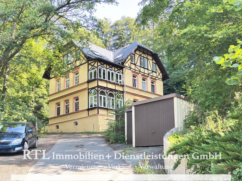 Große 4-Zimmerwohnung mit Balkon und Wintergarten (A1748)